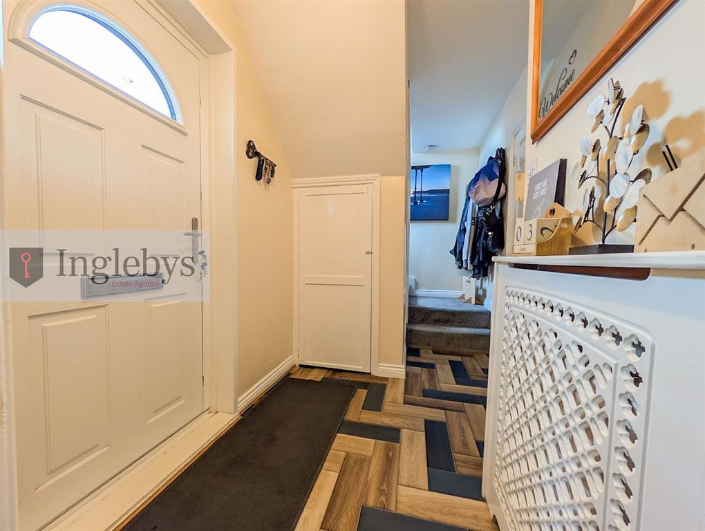 Property photo 2 of 34