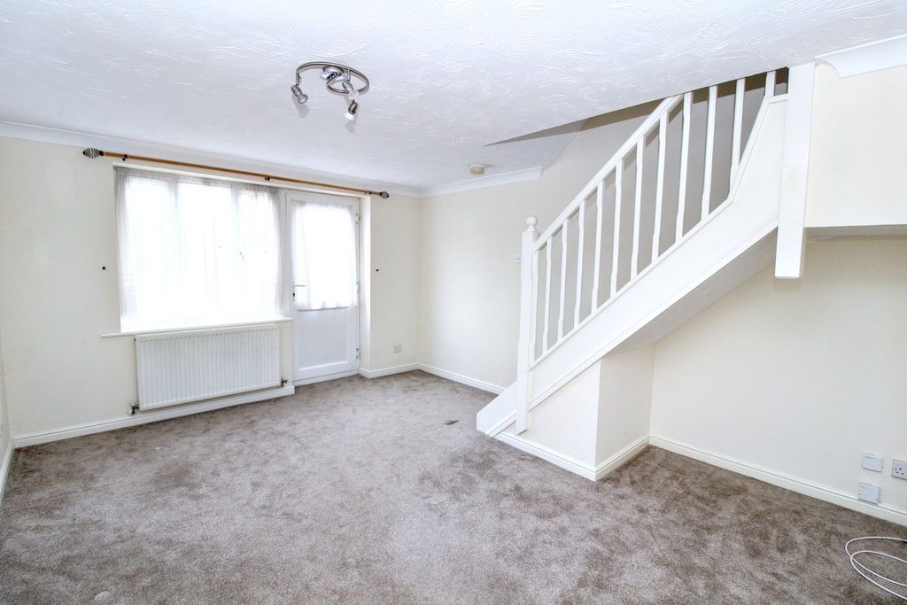 Property photo 3 of 26 Lounge