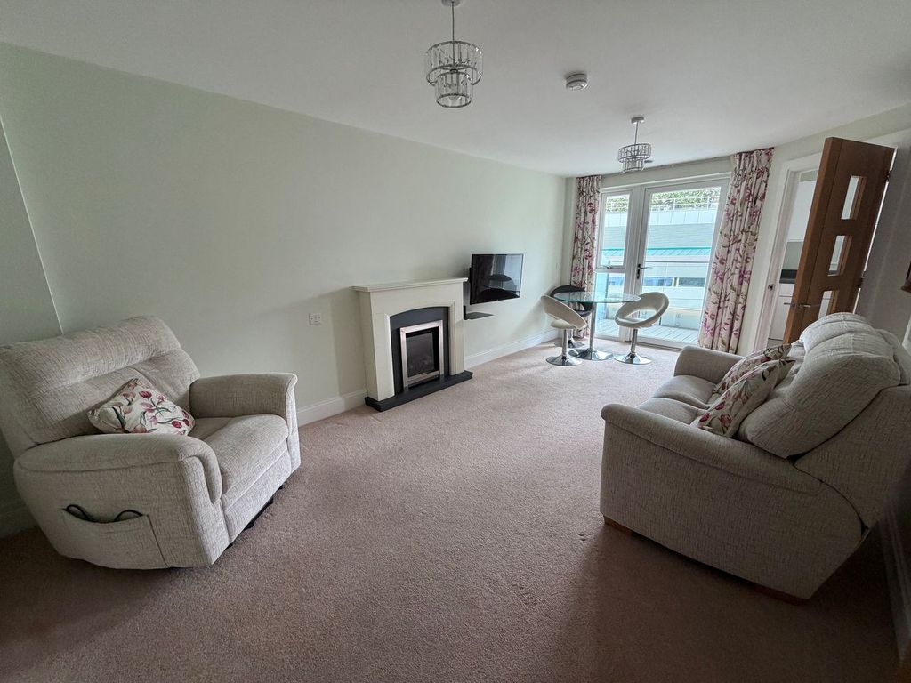 Property photo 2 of 34