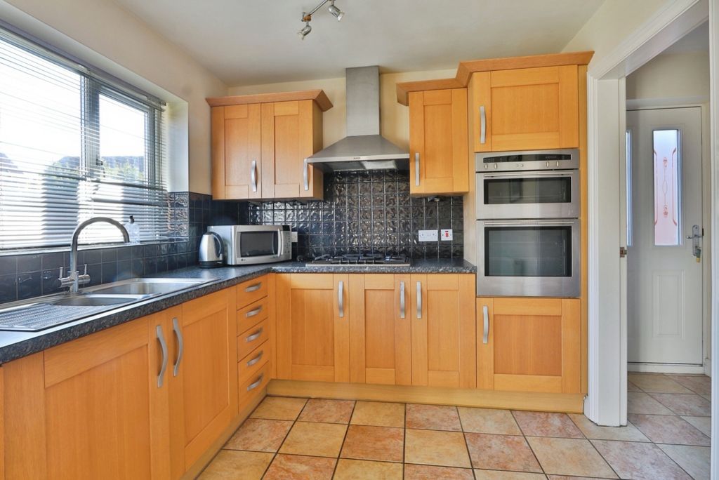 Property photo 2 of 14 4125036