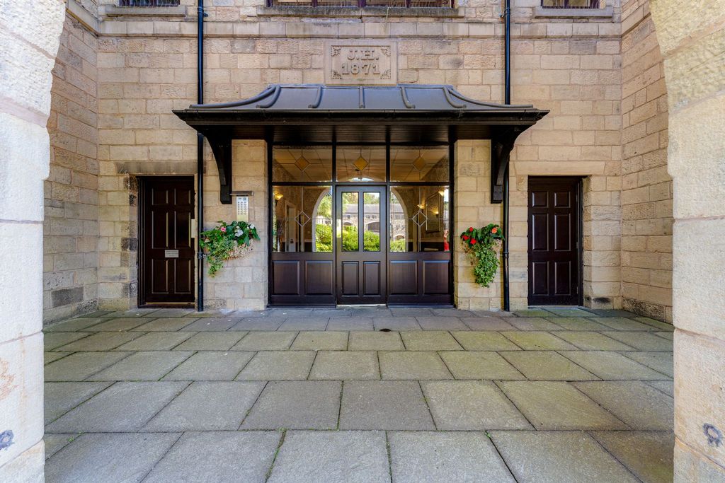 Property photo 3 of 31 Photograph 3