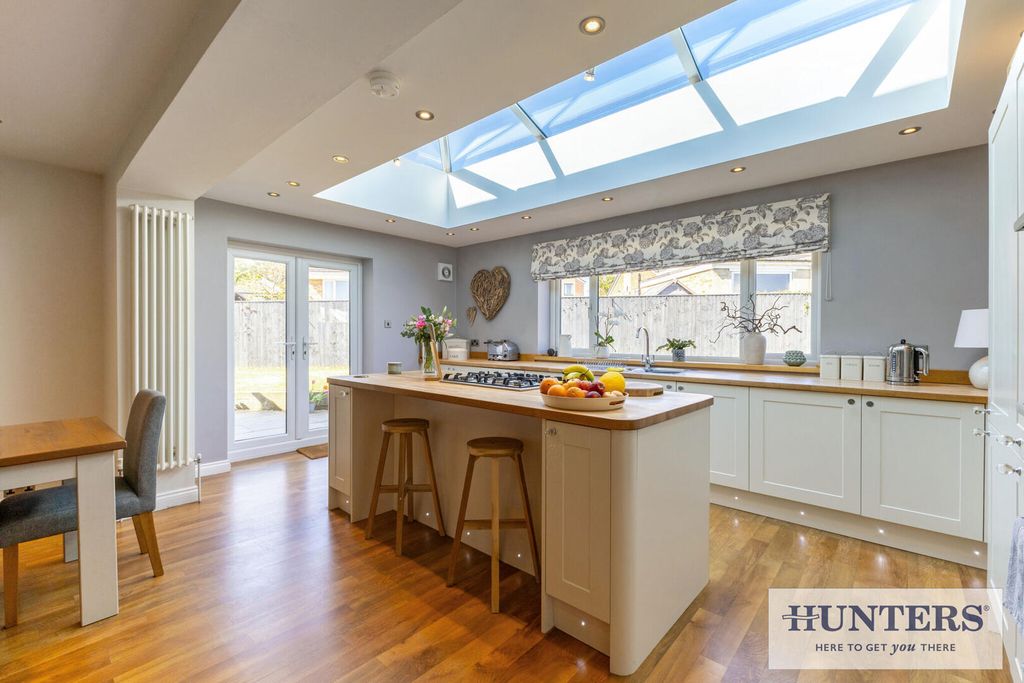 Property photo 3 of 30 Kitchen