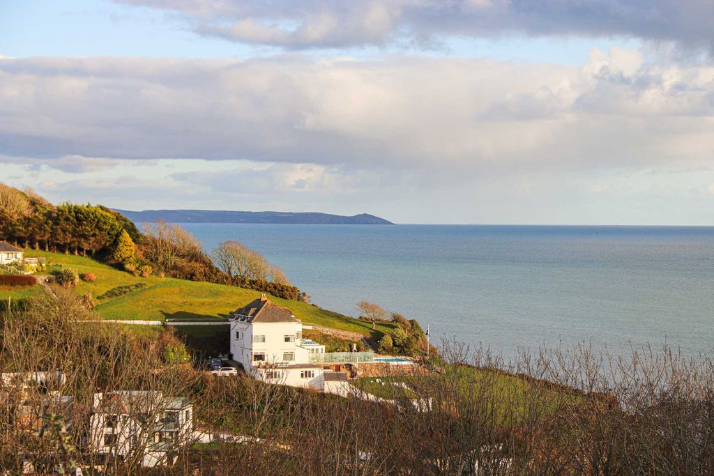 Property photo 3 of 23