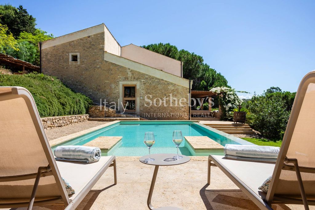 Property photo 2 of 33