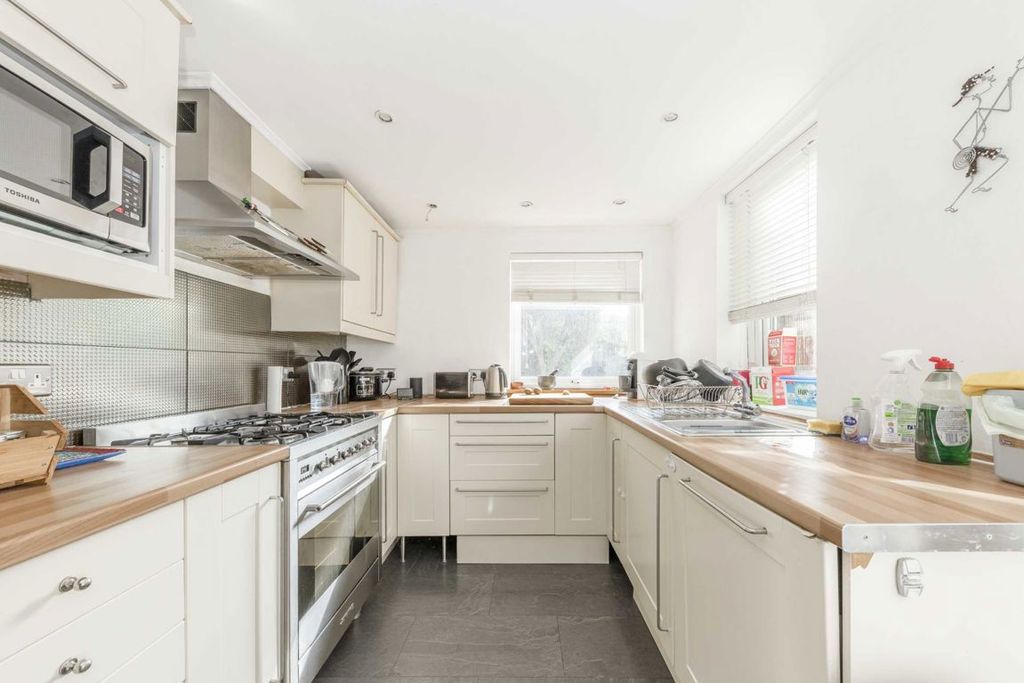 Property photo 3 of 5