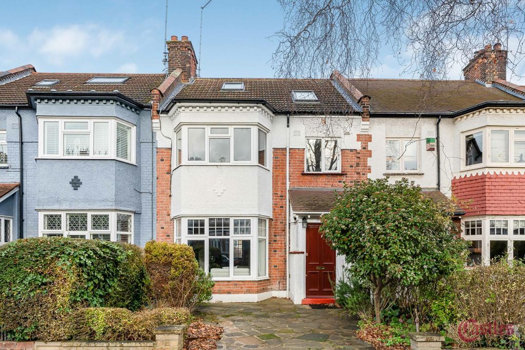 Property photo 3 of 21 Front (Exterior)