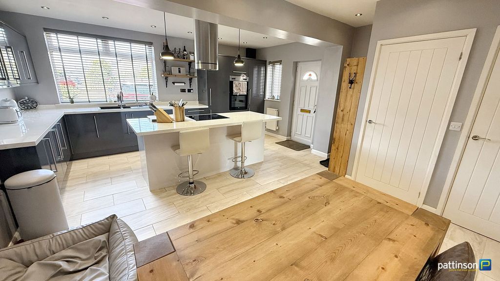 Property photo 3 of 37