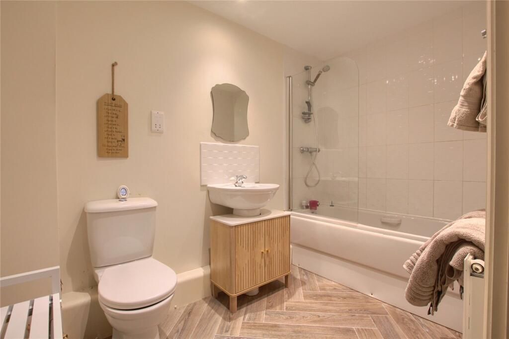 Property photo 2 of 5 Bathroom.Jpeg