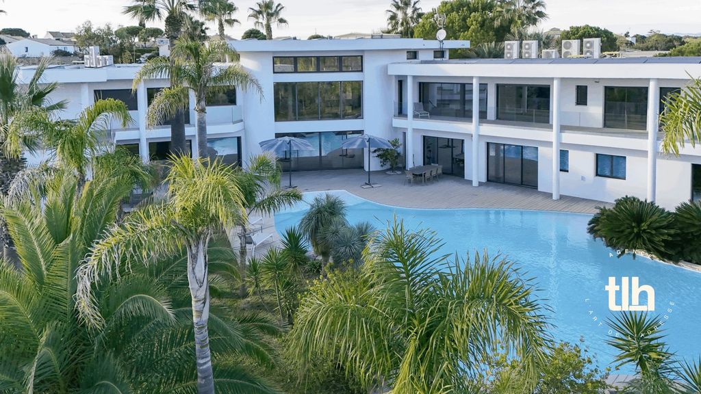 Property photo 1 of 23 Luxury Villa And Offices In Baillargues