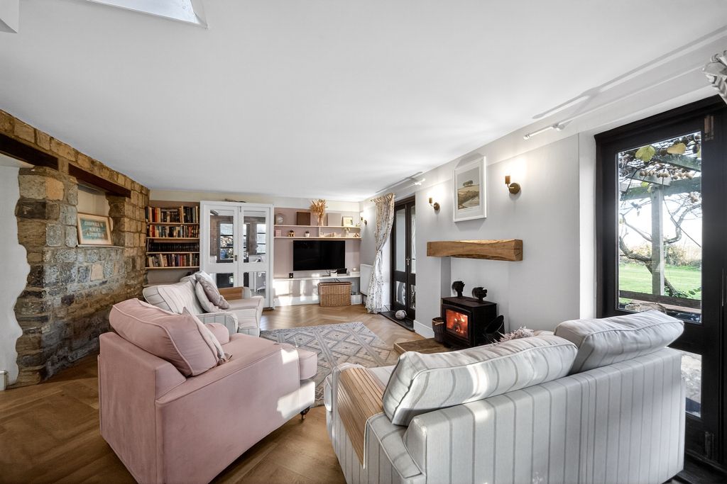 Property photo 2 of 19 Living Room