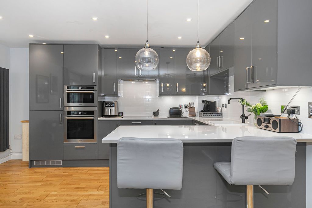 Property photo 1 of 15 Photo 12