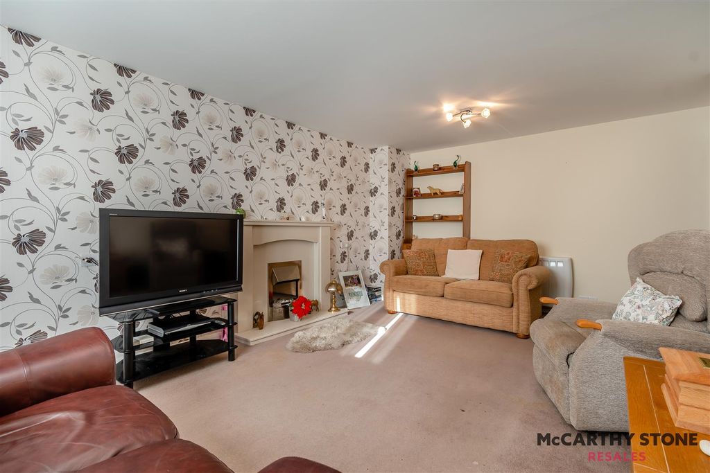 Property photo 3 of 20 8626184-Interior08.Jpg
