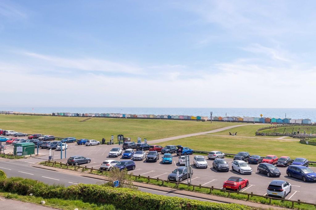 Property photo 2 of 16 Eastlodge-13.Jpg