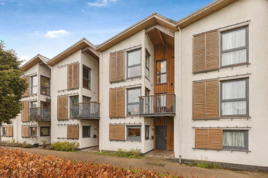 Property photo 1 of 21 Front