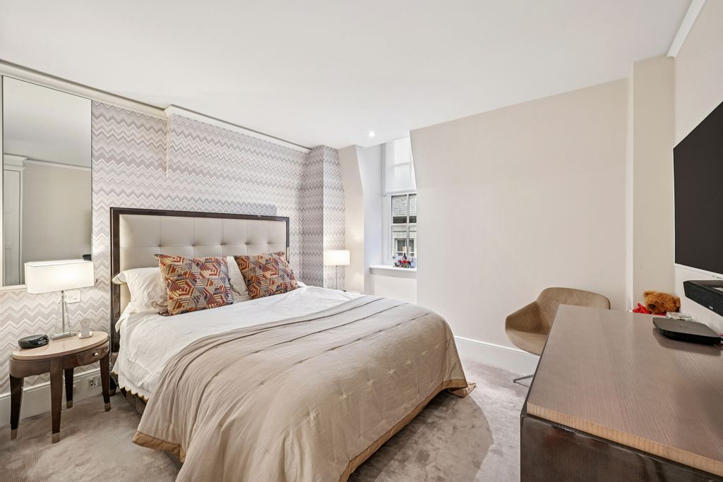 Property photo 2 of 12 Principle Bedroom