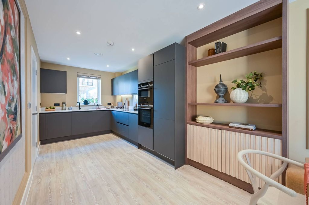 Property photo 2 of 36