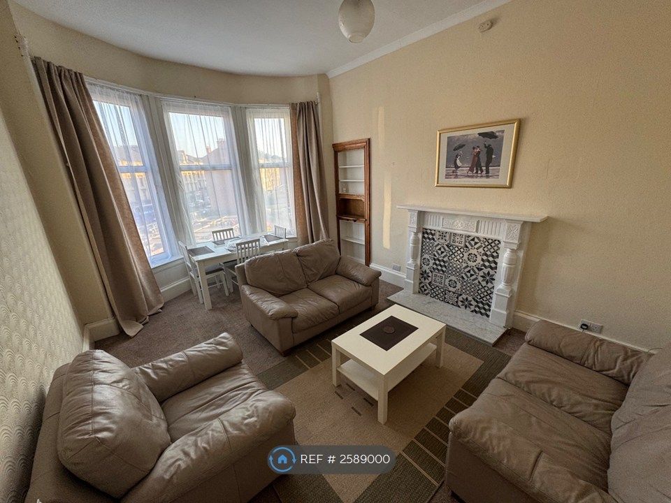 Property photo 1 of 10 Living Room