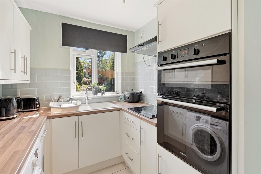 Property photo 3 of 17 57-Peckoverrd-004.Jpg