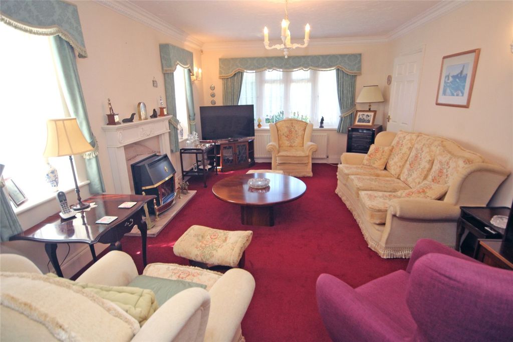 Property photo 3 of 22 Picture No. 05