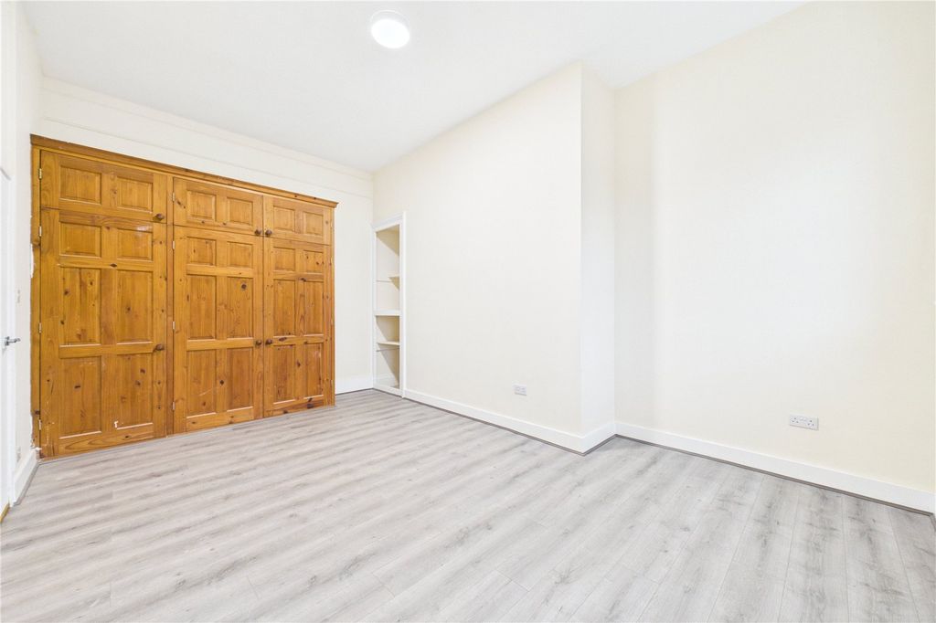 Property photo 3 of 8 Picture No. 04