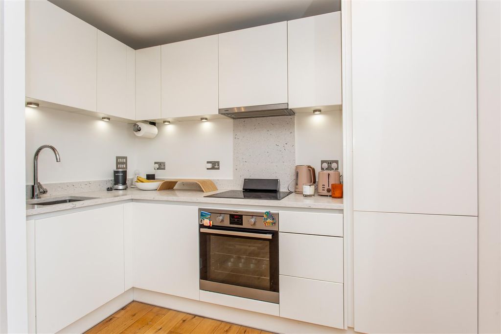 Property photo 3 of 14 Kitchen