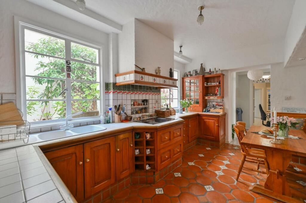 Property photo 3 of 21