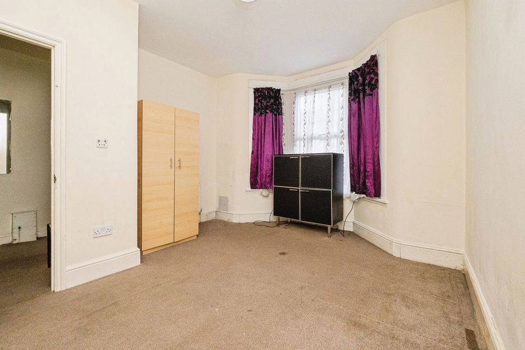 Property photo 2 of 17 Photo