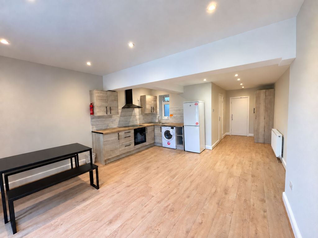 Property photo 2 of 12 Gf 26 Meanley