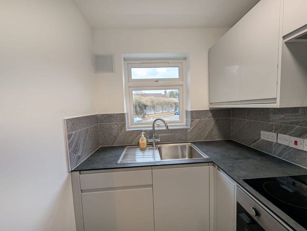 Property photo 3 of 6 14 Gorringes Kitchen 1