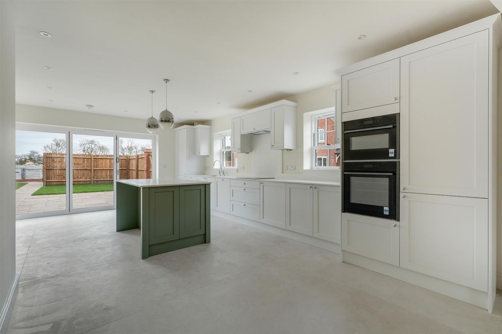 Property photo 2 of 25