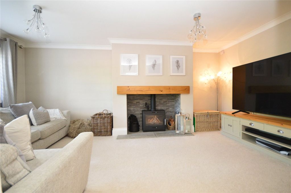 Property photo 3 of 23 Sitting Room