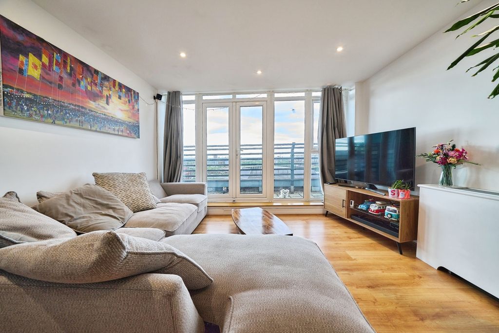 Property photo 3 of 19 Pbox-Img.Jpg