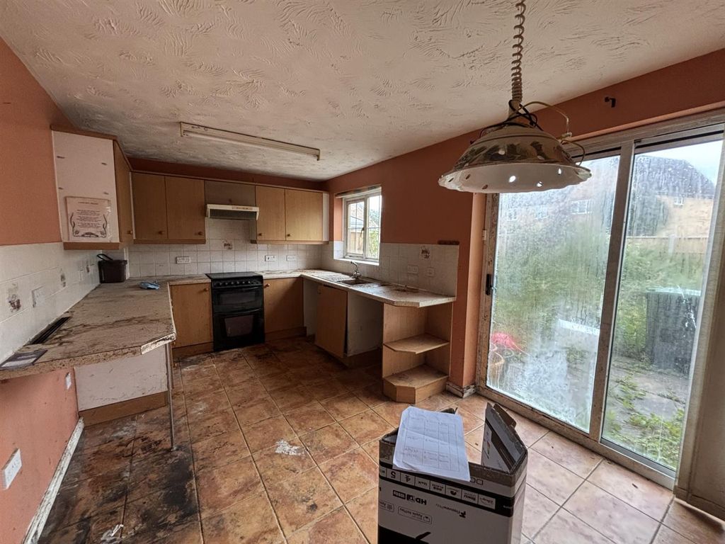 Property photo 2 of 11 Kitchen.Jpg