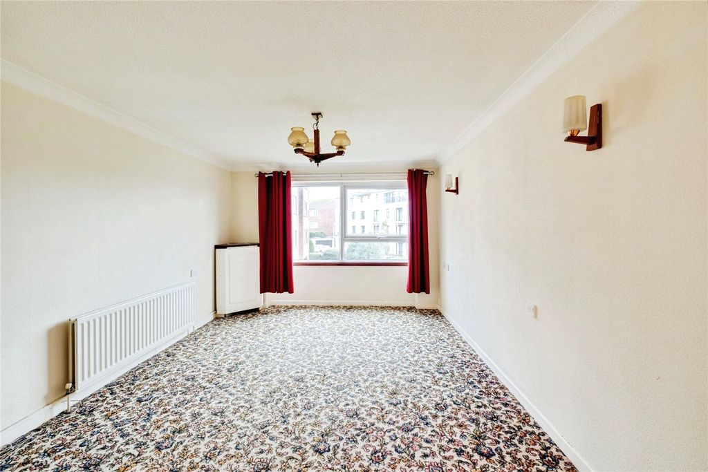 Property photo 2 of 11 Lounge