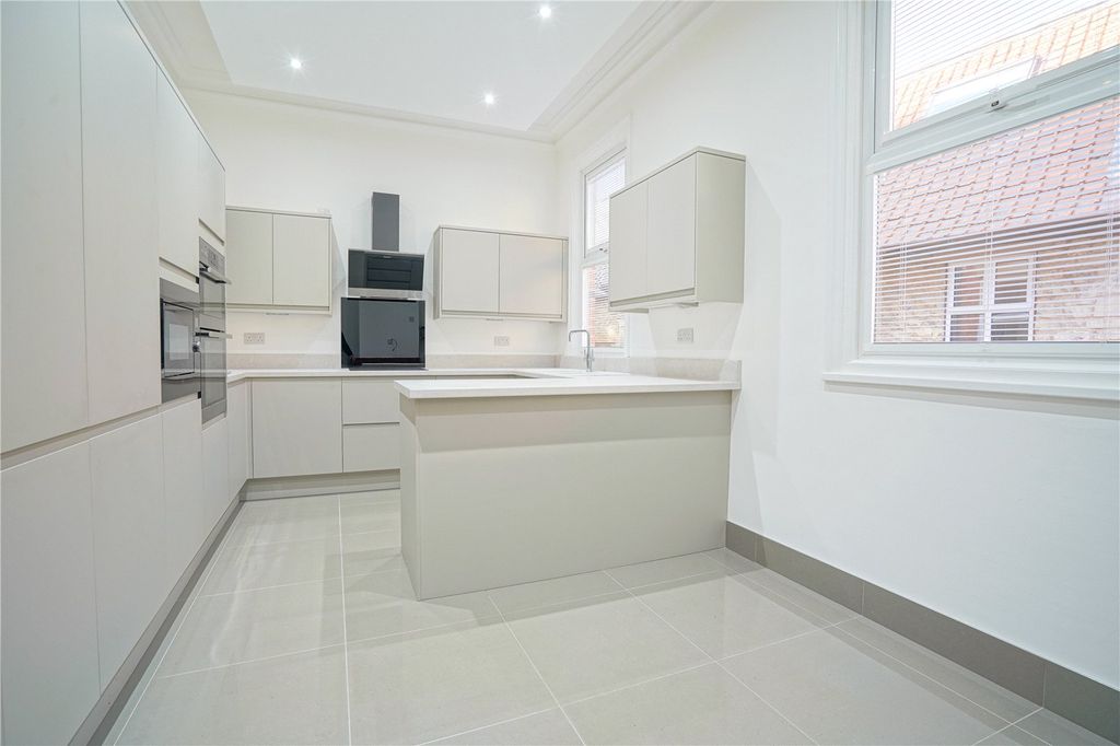 Property photo 3 of 40 Picture No. 23