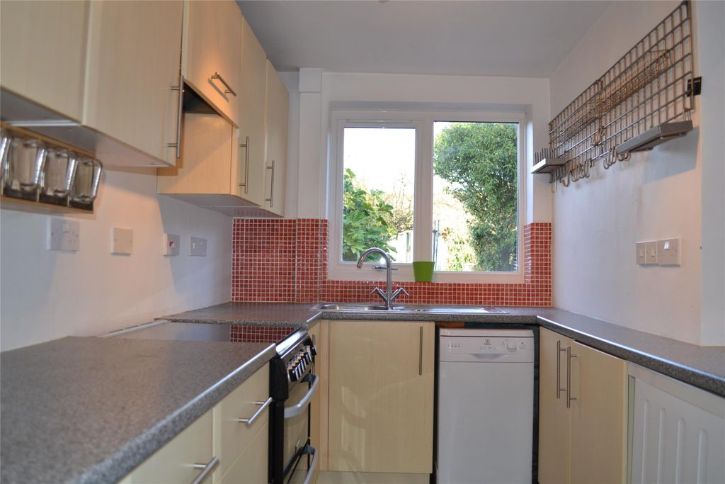 Property photo 2 of 7 Kitchen