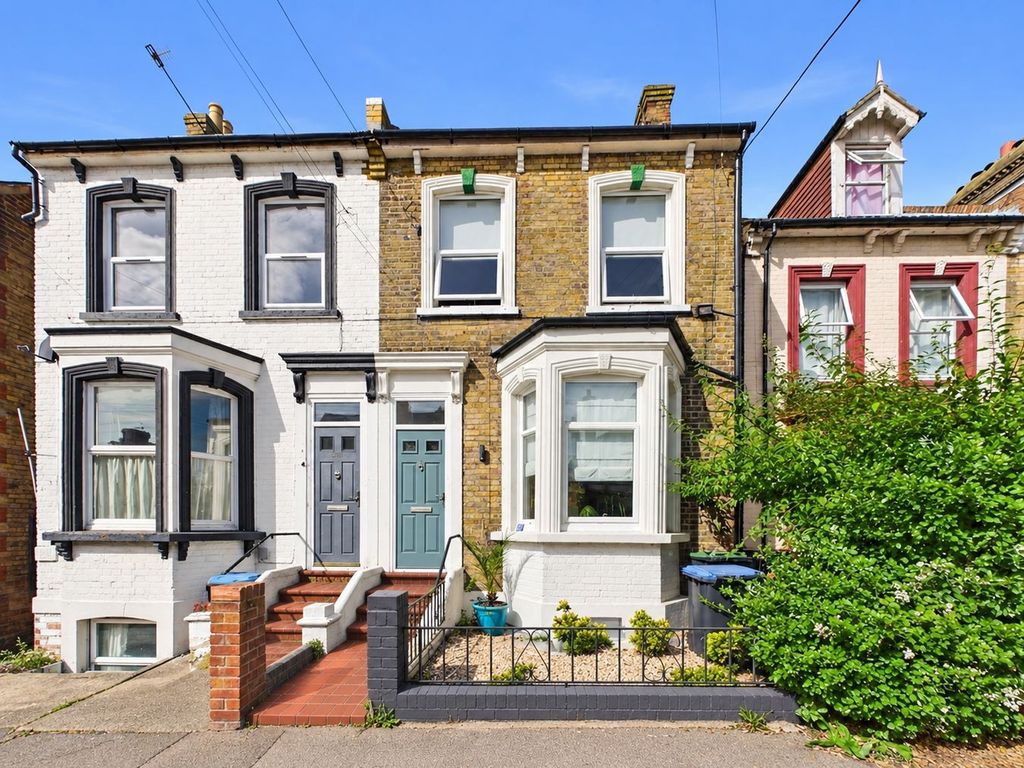Property photo 1 of 32