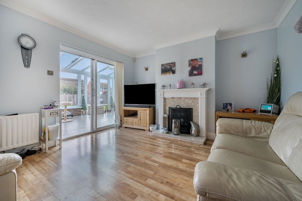 Property photo 2 of 21 Living Room