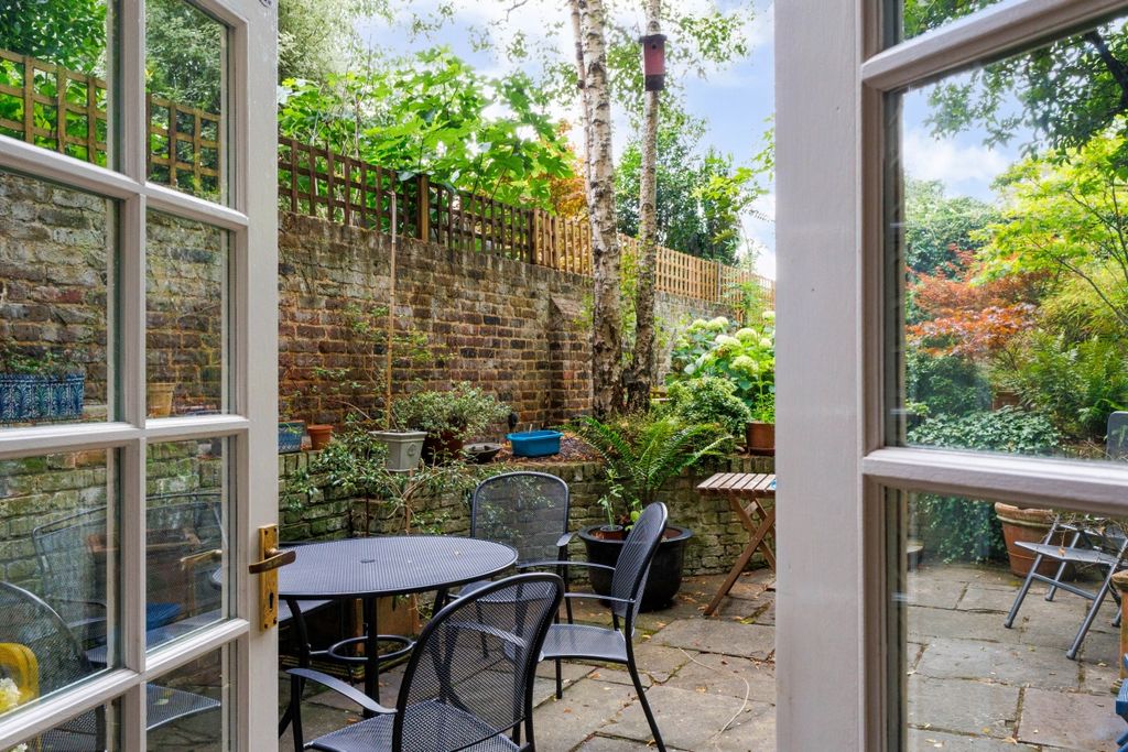 Property photo 3 of 23 Canonbury Square