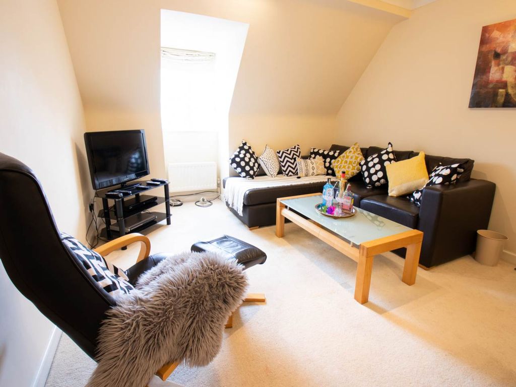 Property photo 1 of 15 Living Room