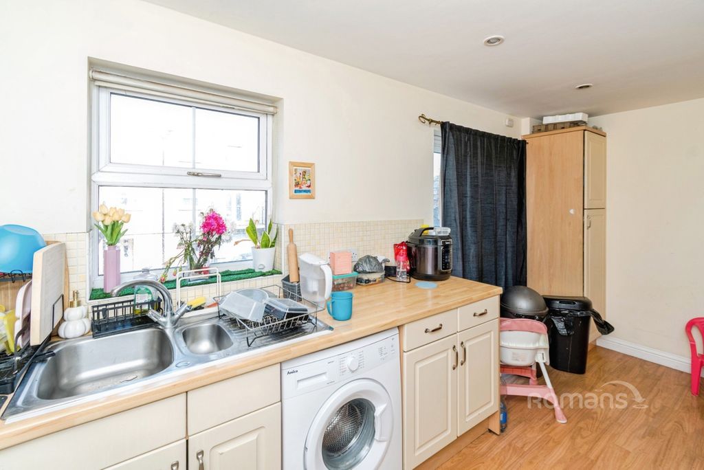 Property photo 3 of 7 Pbox-Img.Jpg