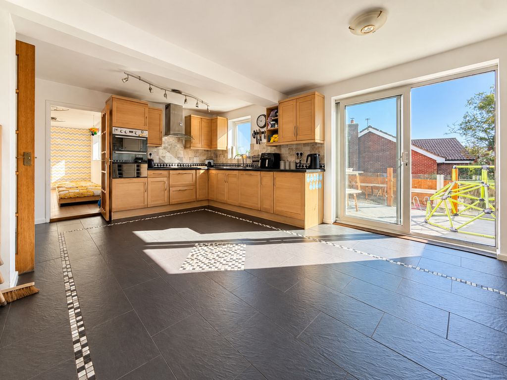 Property photo 2 of 14 4167Bf1F32Fe42Deb3Bd00F6c3E6d763