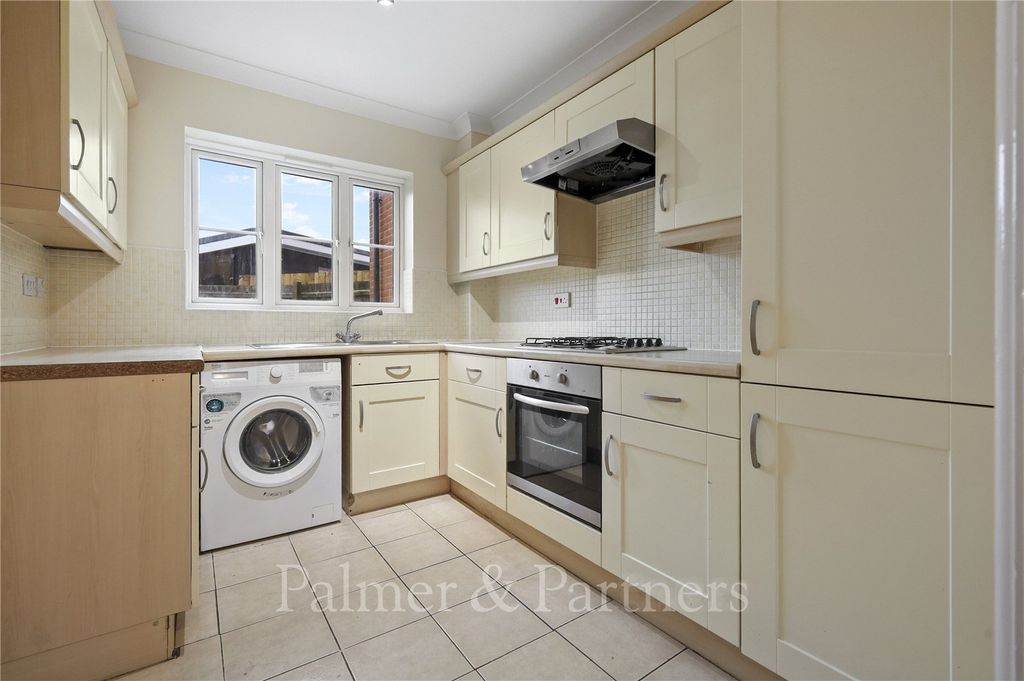 Property photo 3 of 12 Kitchen