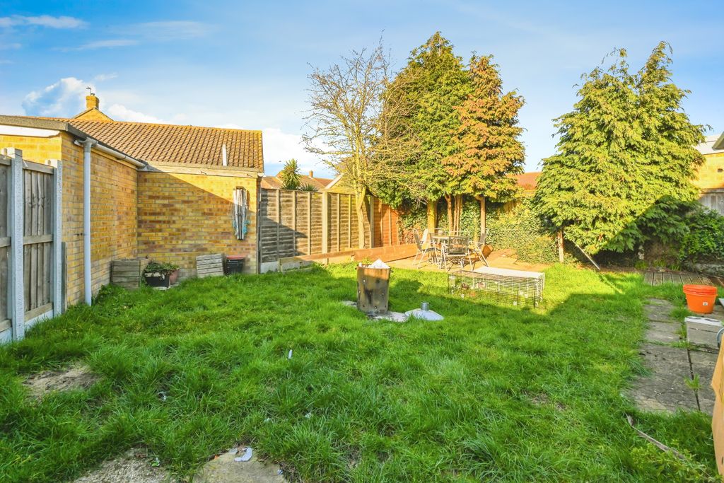 Property photo 2 of 13 Garden