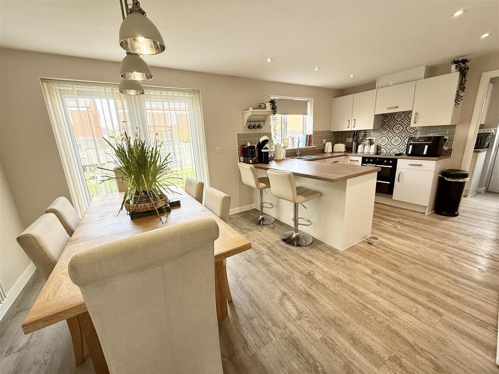 Property photo 2 of 18 Kitchen Dining