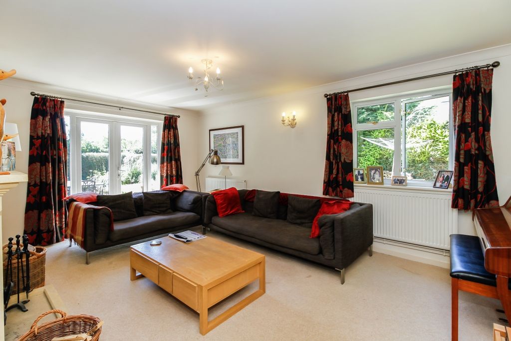 Property photo 2 of 9 Lounge 2