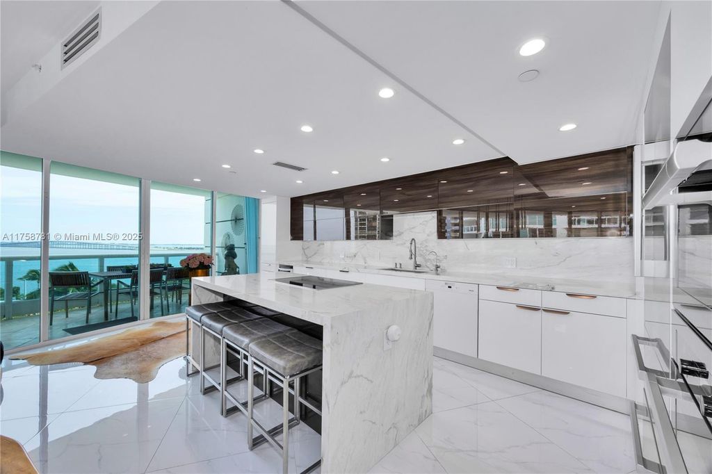 Property photo 3 of 34 <Alttext/>