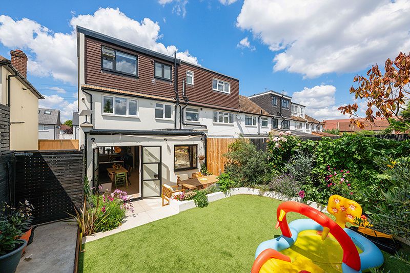 Property photo 2 of 15 Huntington Gdns