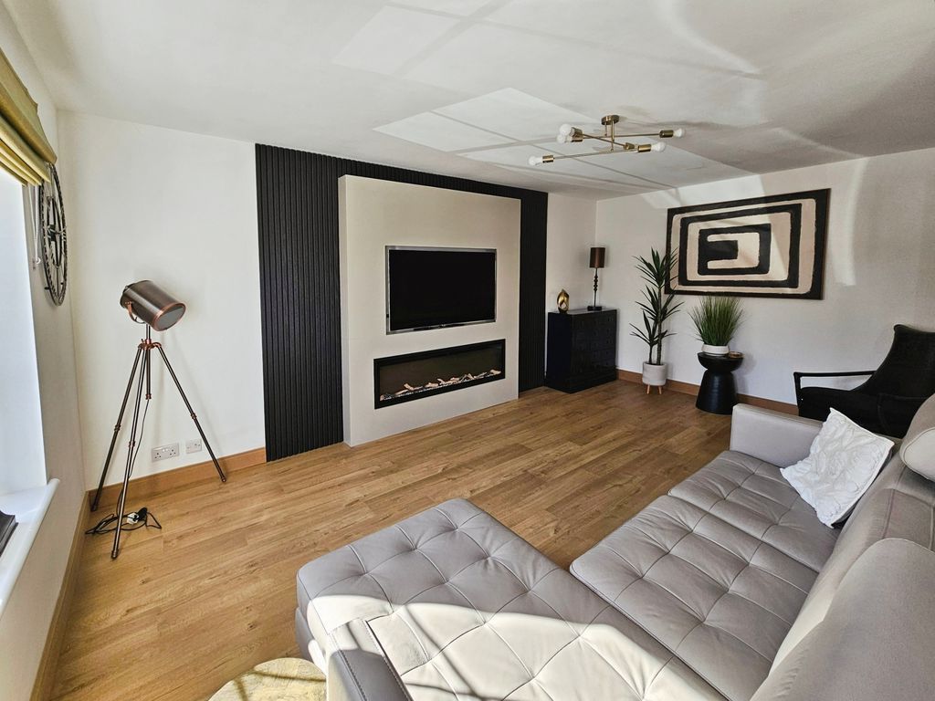 Property photo 2 of 11 Photo 9