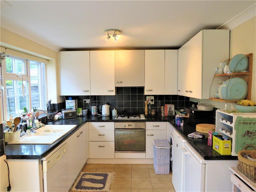 Property photo 2 of 8 Kitchen